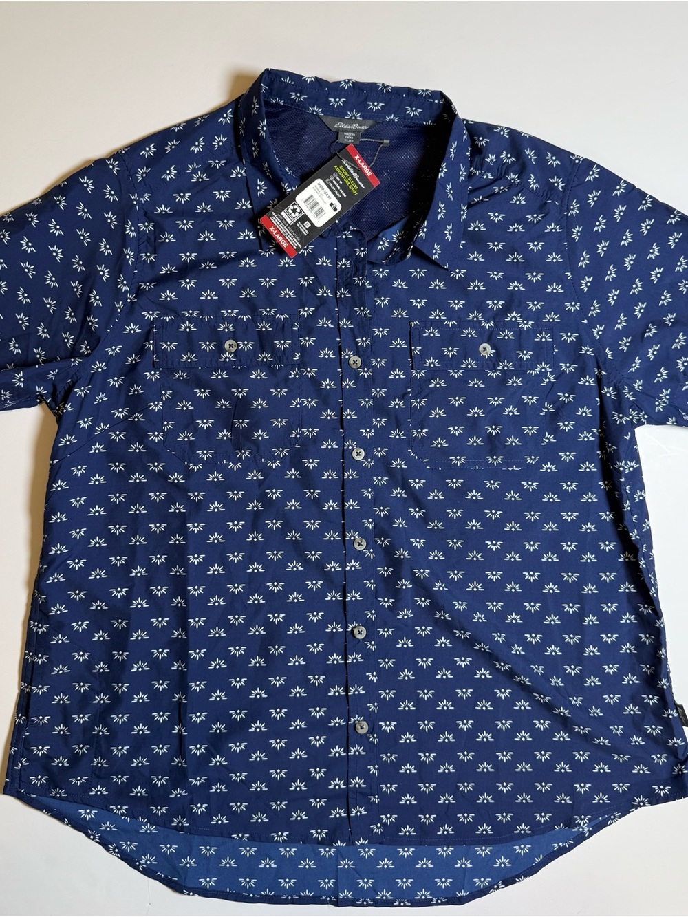 Eddie Bauer Women’s XL Short Sleeve Blue White Geometric Button-Up Shirt NWT